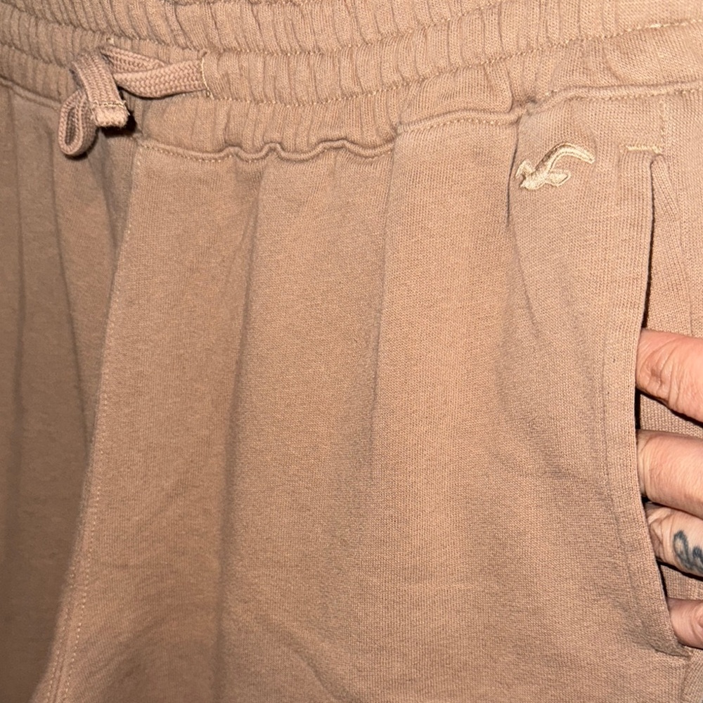 HOLLISTER- ultra high Tan jogger pants size medium - Picture 8 of 14
